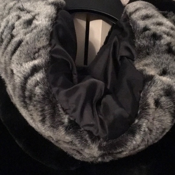 PamelaMcCoyCollection,1X,Black Faux Sherred Beaver Trimmed with Faux Chinchilla - Picture 9 of 15